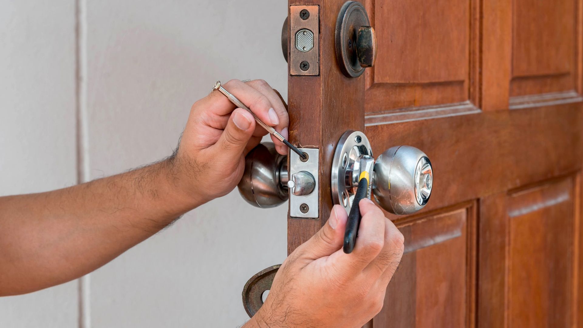 How Much Do Emergency Locksmiths Charge?